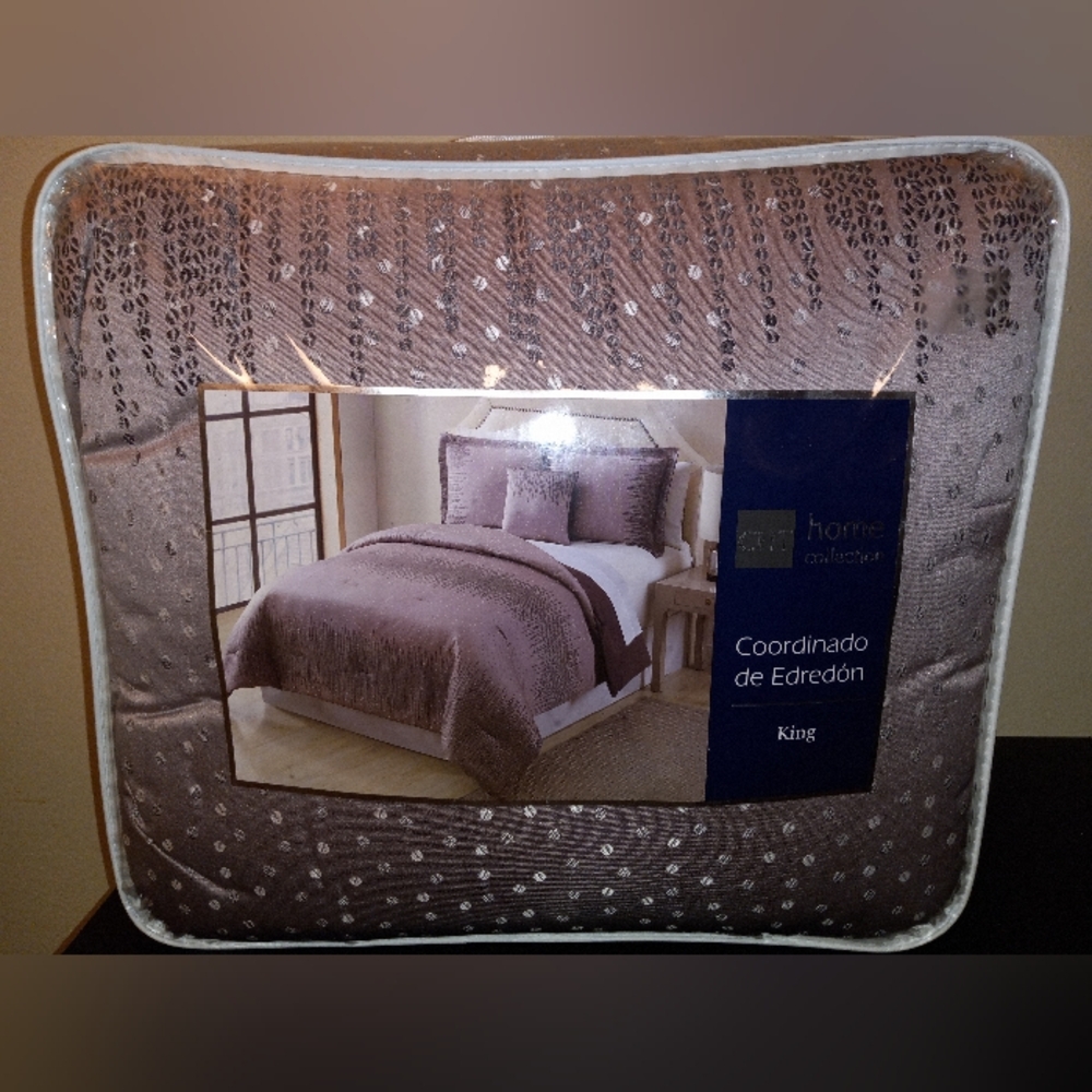 Comforter set king Size. 4 pcs. Brown color.